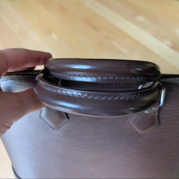 SALE! Auth LV Alma EPI brown handbag & wallet set! - Picture 9 of 16